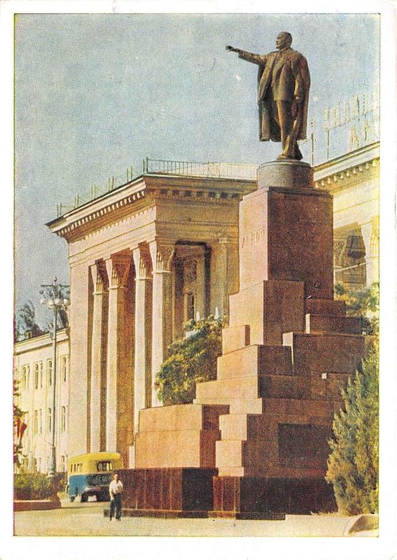 B83896 monument to v i lenn near the building of the council of Uzbekistan