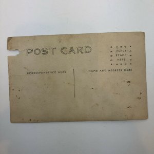 RPPC AZO 1904-1918 YOUNG COUPLE  LOOKING AT EACH OTHER GREAT POSTCARD 