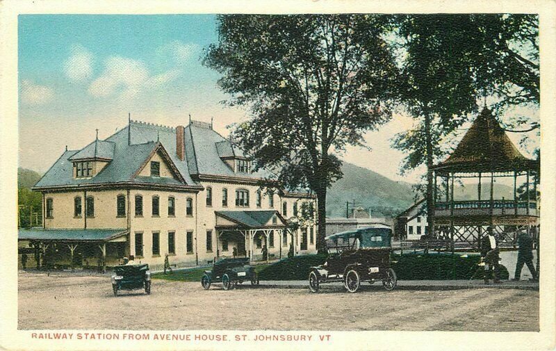 St Johnsbury Vermont Railway Station Avenue House C-1910 Postcard 21-10664