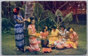 Hilo Hawaii Territory 1950 Postcard Happy Hawaiians Girls Stringing Leis