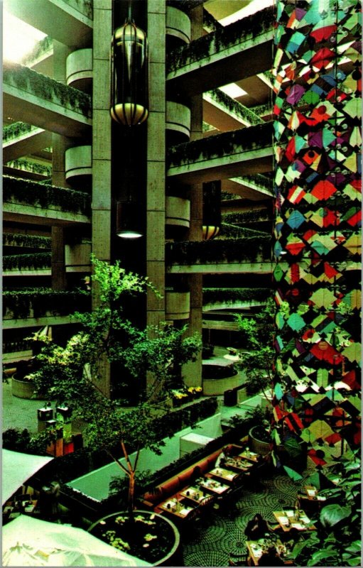 Vtg Postcard Hyatt Regency O'Hare Hotel Chicago Illinois IL Atrium Elevator UNP