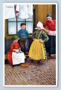 Dutch Children in Traditional Dress Volendam Holland UNP Unused DB Postcard L14