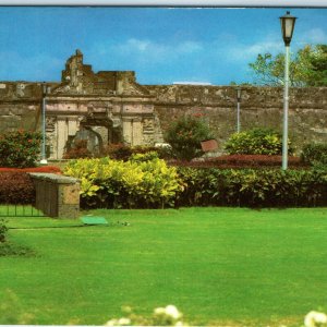 c1982 Manila, Philippines Fort Santiago Intramuros Garden Flag Chrome 4x6 PC M27