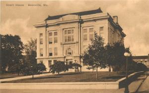 Vintage Lithograph Postcard; Court House Boonville MO Cooper County unposted