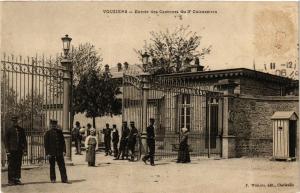 CPA VOUZIERS - Entrée des Casernes du 3* Cuirassiers (350666)