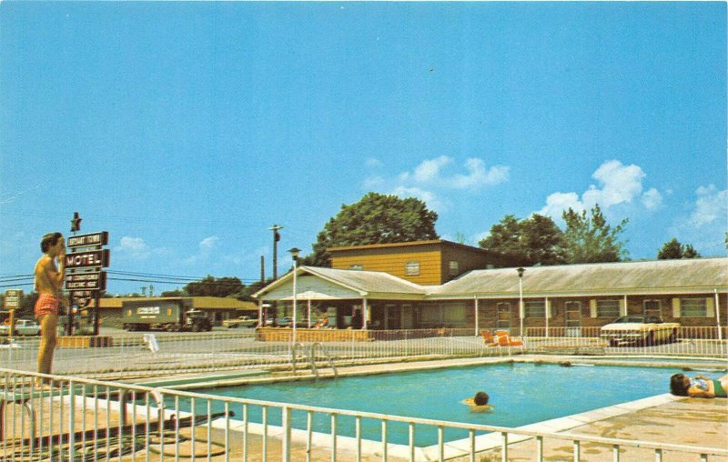 Newport Tennessee 1960s Postcard Bryant Town Motel Swimming Pool