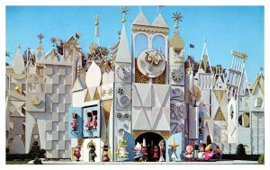 Postcard AMUSEMENT PARK SCENE Anaheim California CA AT0937