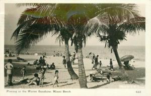 Beach winter Scene Miami Beach Florida 1946 RPPC Photo Postcard 2336 Mainzer