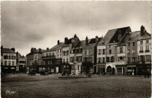 CPA PITHIVIERS Place du Martroi (864477)