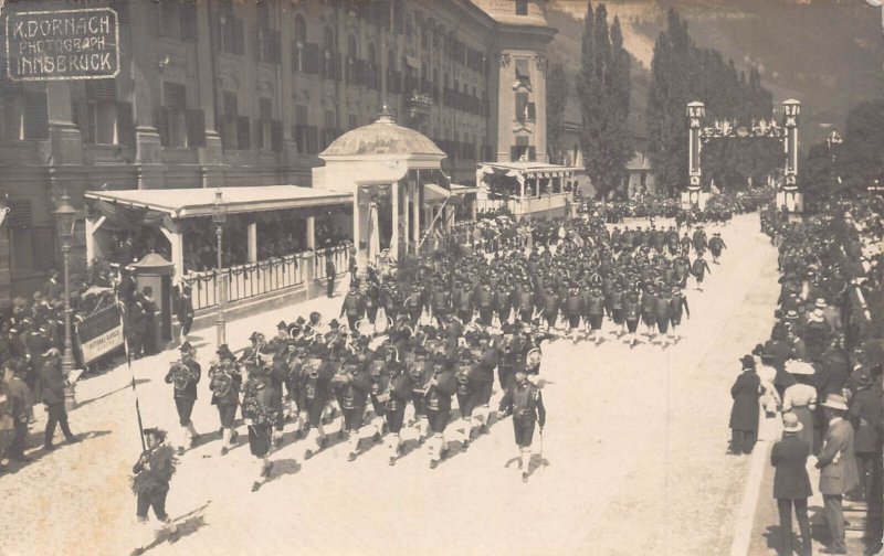 L415 Austria Innsbruck 1909 Parade vintage postcard