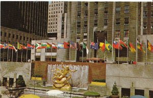 America Postcard - Prometheus Statue - Rockefeller Plaza United Nations NY U1310