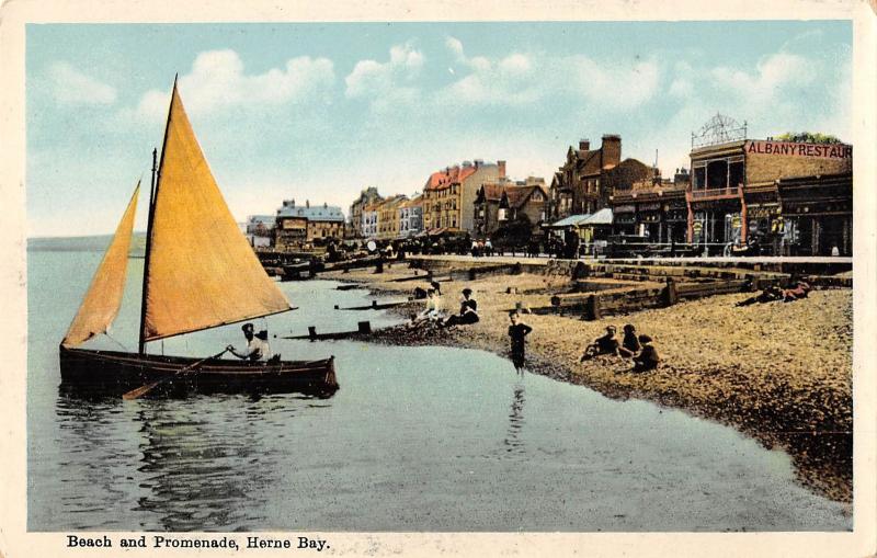 uk15103 beach and promenade herne bay uk