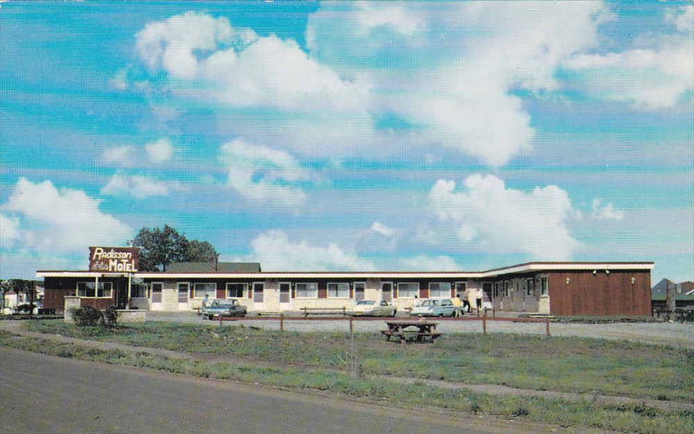 Radisson Motel, Classic Cars, ATIKOKAN, Ontario, Canada, 40-60's