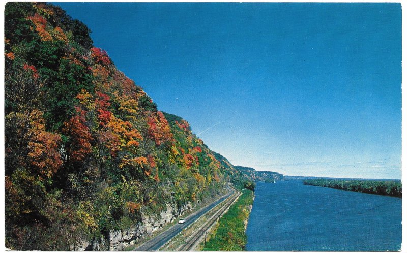 US Iowa - Mississippi River and Scenery. Mint card. Beautiful.