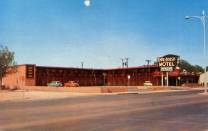 TX - Route 66, Amarillo. Town House Motel    (chipped)