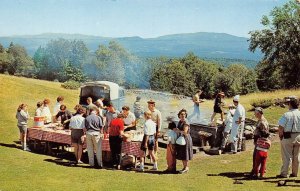 BONNIE OAKS Inn & Bungalows Fairlee, VT Tucker Mt Cookout 1950s Vintage Postcard