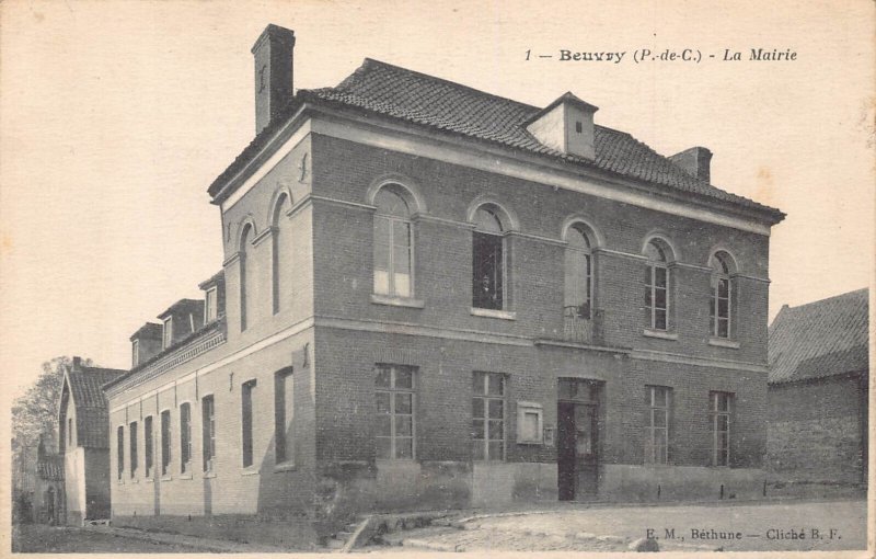B013 France Beuvry La Mairie vintage postcard