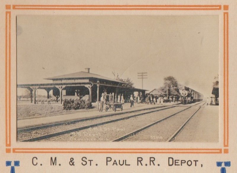 Okauchee WISCONSIN RPPC 1919 DEPOT Train Station CM & ST. P. RR nr Oconomowoc KB