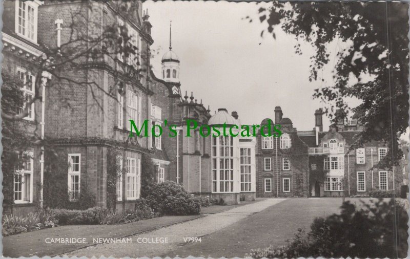 Cambridgeshire Postcard - Cambridge, Newnham College RS32417