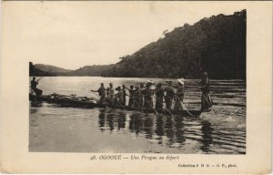 PC OGOOUE UNE PIROGUE AU DEPART GABON AFRICA (A23389)