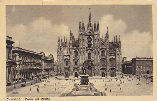 Italy Milano Piazza del Duomo