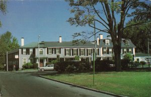 Colonial Inn Town of Concord Mass. Postcard 2R3-375