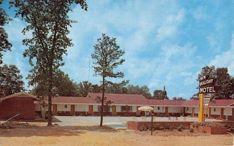 Hamilton Alabama New Holiday Motel Street View Vintage Postcard K40196