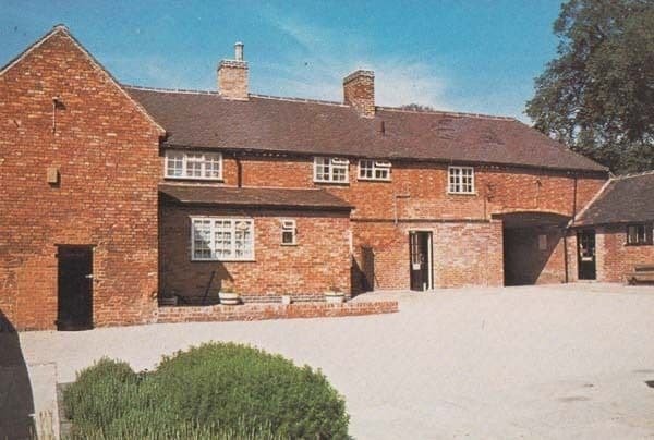 Interpretative Centre Bosworth Leics Leicester Battlefield Ambion Farm Postcard