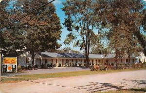 BURLINGTON, VT Vermont   COLONIAL MOTOR COURT   Roadside c1950's Chrome Postcard