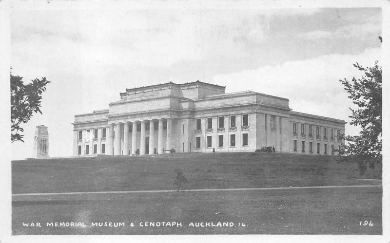 RPPC WAR MEMORIAL CENOTAPH AUCKLAND NEW ZEALAND REAL PHOTO POSTCARD (1920s)