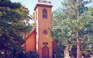 VINTAGE STANDARD SIZE POSTCARD LITTLE BROWN CHURCH VALE IOWA