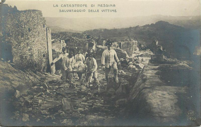 Postcard 1908 Messina Earthquake Salvataggio Delle Vittime Picking Up the Dead 