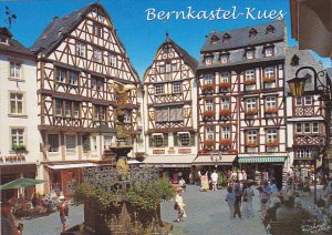 Germany Bernkastel-Kues Marktplatz mit St Michaelsbrunnen