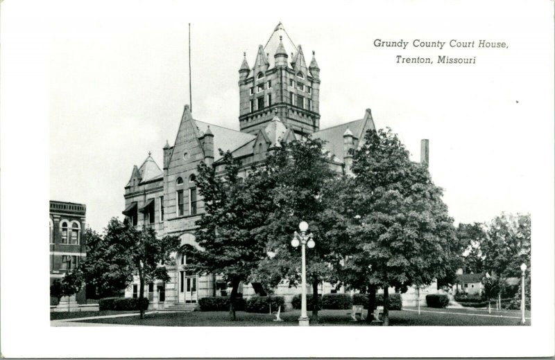 Vtg Postcard RPPC Grundy County Court House - Trenton Missouri - Unused