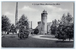 Mackinaw City Michigan MI Postcard US Light House Exterior Building 1945 Vintage