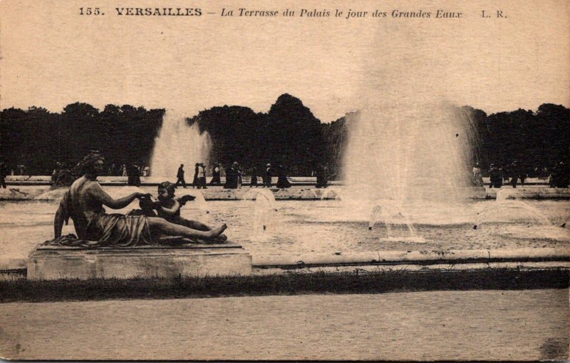 France Versaille Le CHateau La Terrasse du Palais le jour des Grandes Eaux