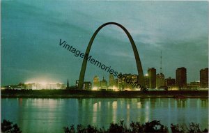 Gateway Arch St. Louis MO Postcard PC295