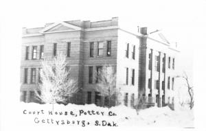 Gettysburg South Dakota Courthouse Real Photo Repro Vintage Postcard (J34396)