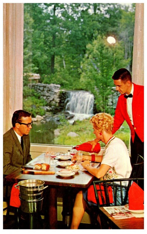 New Hampshire  Manchester The Wayfarer , Diners at Table