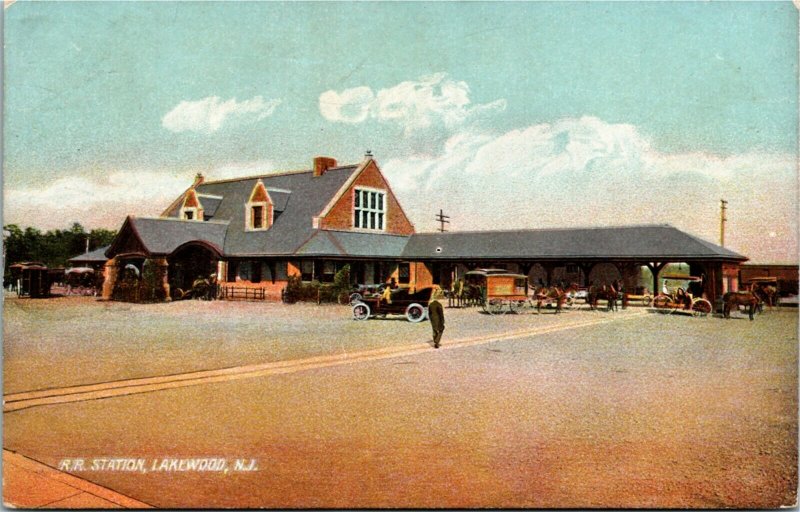 Postcard NJ Lakewood Railroad Station Old Cars & Buggies Train C.1905 M31