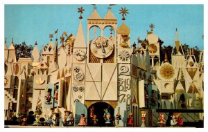 Postcard AMUSEMENT PARK SCENE Anaheim California CA AT5925