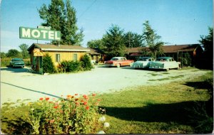 Postcard Spring Valley Motel on U.S. 30 in Valparaiso, Indiana