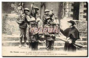 Old Postcard The Tommies Flee the statues of church & # 39A & # 39Armentieres...