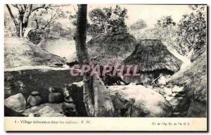 VINTAGE POSTCARD Village dahomeen in the rocks Dahomey Africa