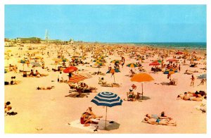 Postcard BEACH SCENE Wildwood New Jersey NJ AR3170