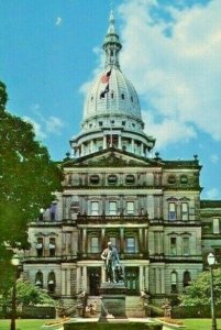 Postcard View of Michigan State Capitol Building in Lansing, MI.      aa2