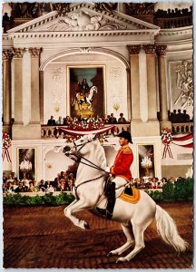 VINTAGE CONTINENTAL SIZE POSTCARD SPANISH COURT RIDING SCHOOL VIENNA AUSTRIA (C)