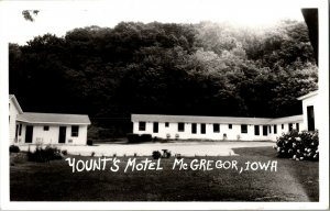 RPPC Yount's Motel, McGregor IA Vintage Postcard H45