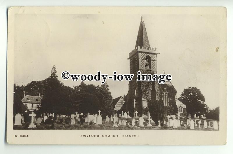 cu2050 - St. Mary's Church and Cemetery, at Twyford, Hants - Postcard