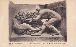 France Troyes Tour de droite haute-relief